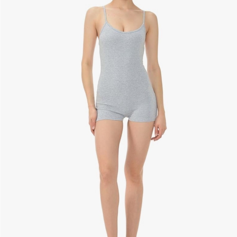 Women sleeveless V-neck bodycom‎ romper Sz S